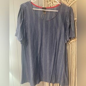 W5, blue with white vertical designs, size 1xl, brand new w/ partial tags